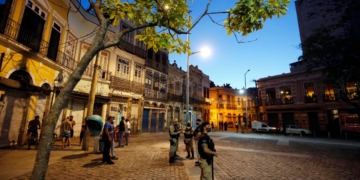 #RioContraCovid: Pedra do Sal fica vazia após fiscais da Prefeitura impedirem baile no local