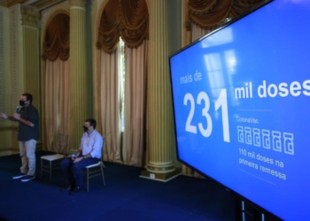 Prefeito Eduardo Paes anuncia plano de vacinação contra Covid, 1ª etapa já começou