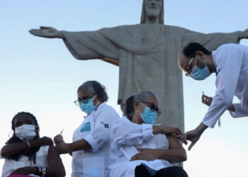 Com vacina chegando, Prefeitura do Rio pretende vacinar todos os idosos até março