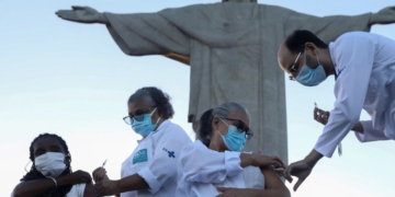Com vacina chegando, Prefeitura do Rio pretende vacinar todos os idosos até março