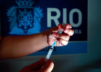 Vacinação vai contemplar pessoas com comorbidades e profissionais de oito categorias; saiba quais são