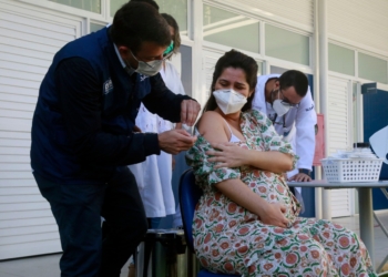 Saúde retoma nesta quarta-feira a vacinação de gestantes e puérperas com comorbidade