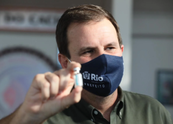 Passaporte da Vacina decretado por Paes faz cair 20% o número de não vacinados e repescagem bate recorde