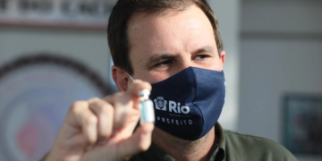 Passaporte da Vacina decretado por Paes faz cair 20% o número de não vacinados e repescagem bate recorde