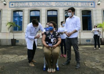 Prefeitura do Rio aplica segunda dose em trabalhadores da Educação