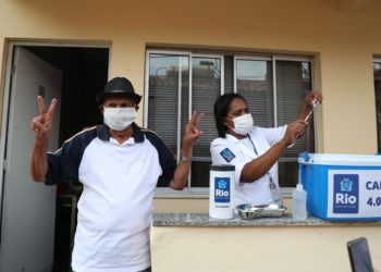 Prefeitura inicia a aplicação da dose de reforço em idosos institucionalizados