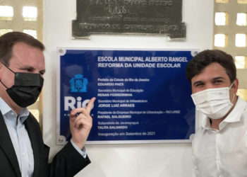 Após 2 anos de abandono, Prefeitura reabre escola municipal na Cidade de Deus