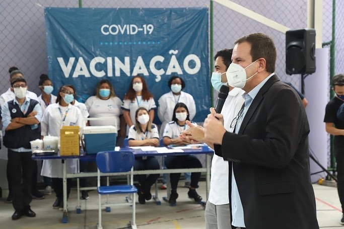Prefeito Eduardo Paes comenta sobre a importância de vacinar as nossas crianças.