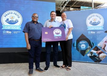 Paes lança programa de combate à fome com distribuição de refeições