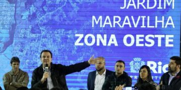 Paes apresenta projeto para acabar com alagamentos do Jardim Maravilha