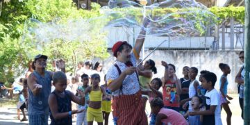 Paes anuncia 4 mil vagas para crianças nas colônias de férias em equipamentos esportivos da cidade