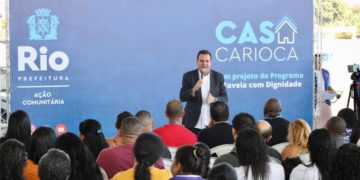 Paes lança Casa Carioca, programa de melhorias em moradias de risco em comunidades