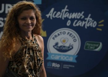 Prefeitura entrega mais 366 cartões magnéticos do programa Prato Feito Carioca