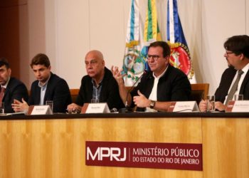 1313 demolições e 640 milhões de prejuízo ao crime: Paes e MP fazem balanço do combate à construções ilegais