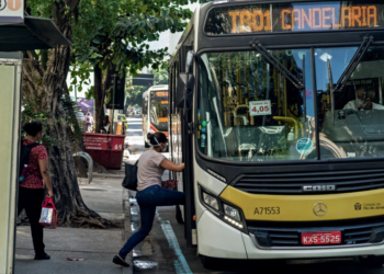 Paes anuncia passagem de ônibus e BRT gratuita no dia da eleição