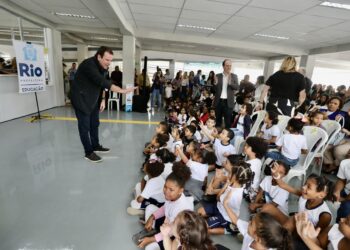 Paes inaugura mais uma unidade escolar do Programa Fábrica de Escolas