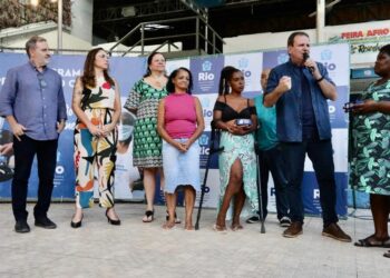 Paes celebra a marca de 1 milhão de refeições entregues pelo Prato Feito Carioca