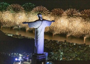 Três milhões de pessoas celebram a chegada de 2023 na cidade do Rio