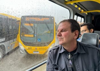 Eduardo Paes entrega mais 40 novos ônibus do BRT para a população carioca