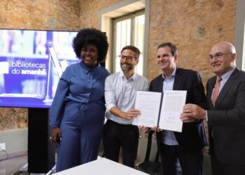 Paes retoma programa Bibliotecas do Amanhã