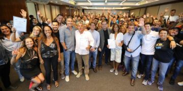 Eduardo Paes entrega alvarás para prática de esportes ao ar livre