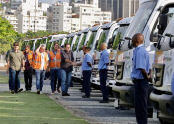 Paes amplia frota de coleta seletiva e remoção gratuita da Comlurb
