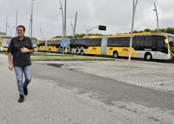 Prefeitura do Rio apresenta primeiros ônibus que reduzem em até 80% a emissão de gases poluentes