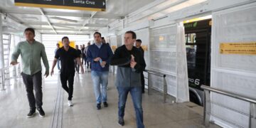 Eduardo Paes entrega a Nova Transoeste com pista revitalizada e frota renovada