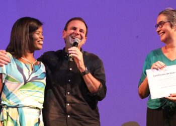 Paes fortalece equipe de apoio à Educação Especial com a contratação de mais de 900 novos agentes