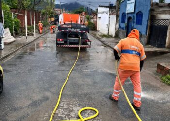 Comlurb mobiliza 900 garis para atuação nas zonas Norte e Oeste após as fortes chuvas