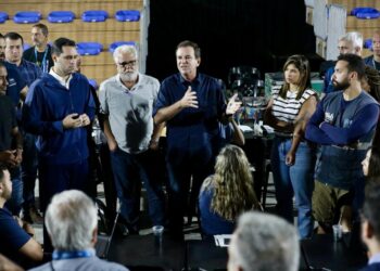 Paes monta centro de crise avançada para lidar com efeitos da forte chuva que atingiu o Rio