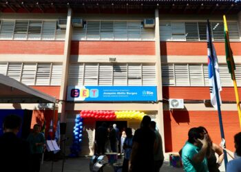 Escolas municipais recebem doação de ferramentas tecnológicas da Embaixada da Coreia do Sul