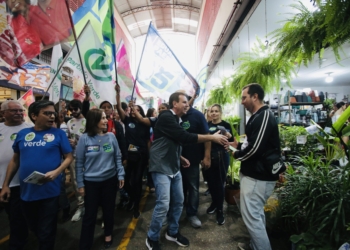 Eduardo Paes anuncia mercado municipal no Centro durante visita ao Cadeg, em Benfica