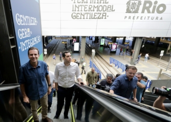 Paes visita o Terminal Gentileza e promete fazer com os ônibus convencionais a mesma revolução realizada no BRT