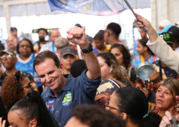 Eduardo Paes começa o primeiro sábado de campanha na Zona Norte