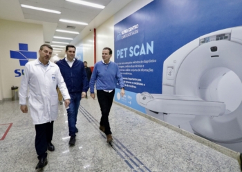 Paes visita o Super Centro Carioca de Saúde em Benfica, o espaço servirá de modelo para a construção de dois novos complexos na cidade