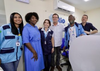 Eduardo Paes visita clínica da família no Chapéu Mangueira e Babilônia e anuncia unidade de saúde no Morro do Vidigal