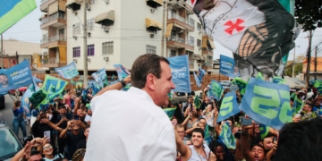 Eduardo Paes garante ampliar o programa Bairro Maravilha em Bonsucesso, Ramos e Olaria