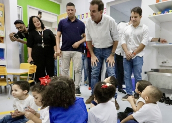 Eduardo Paes visita EDI em Curicica, na Zona Oeste, e promete criar 13 mil novas vagas em creches