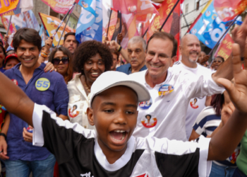 Eduardo Paes visita a Baixada e promete reconstruir e desenvolver a região