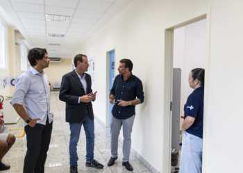 Eduardo Paes visita centro especializado para pessoas com autismo no Rio e afirma que pretende levar o modelo para os demais municípios do estado